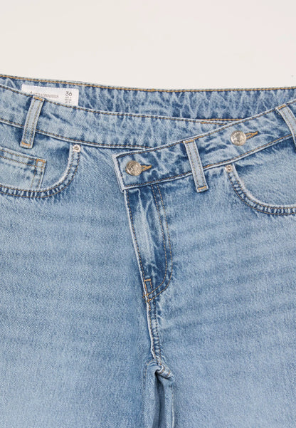 MEDIUM LIGHT BLUE DENIM