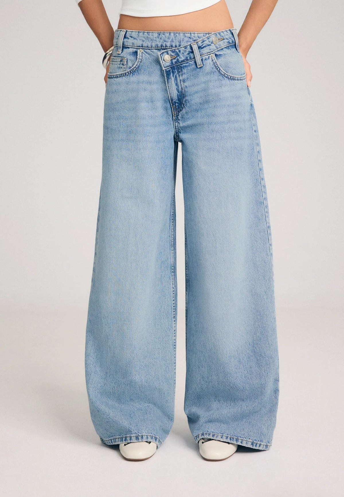 MEDIUM LIGHT BLUE DENIM