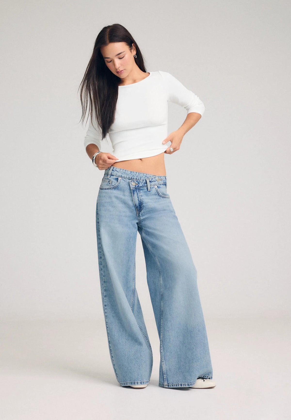 MEDIUM LIGHT BLUE DENIM