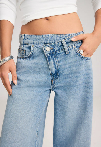 MEDIUM LIGHT BLUE DENIM