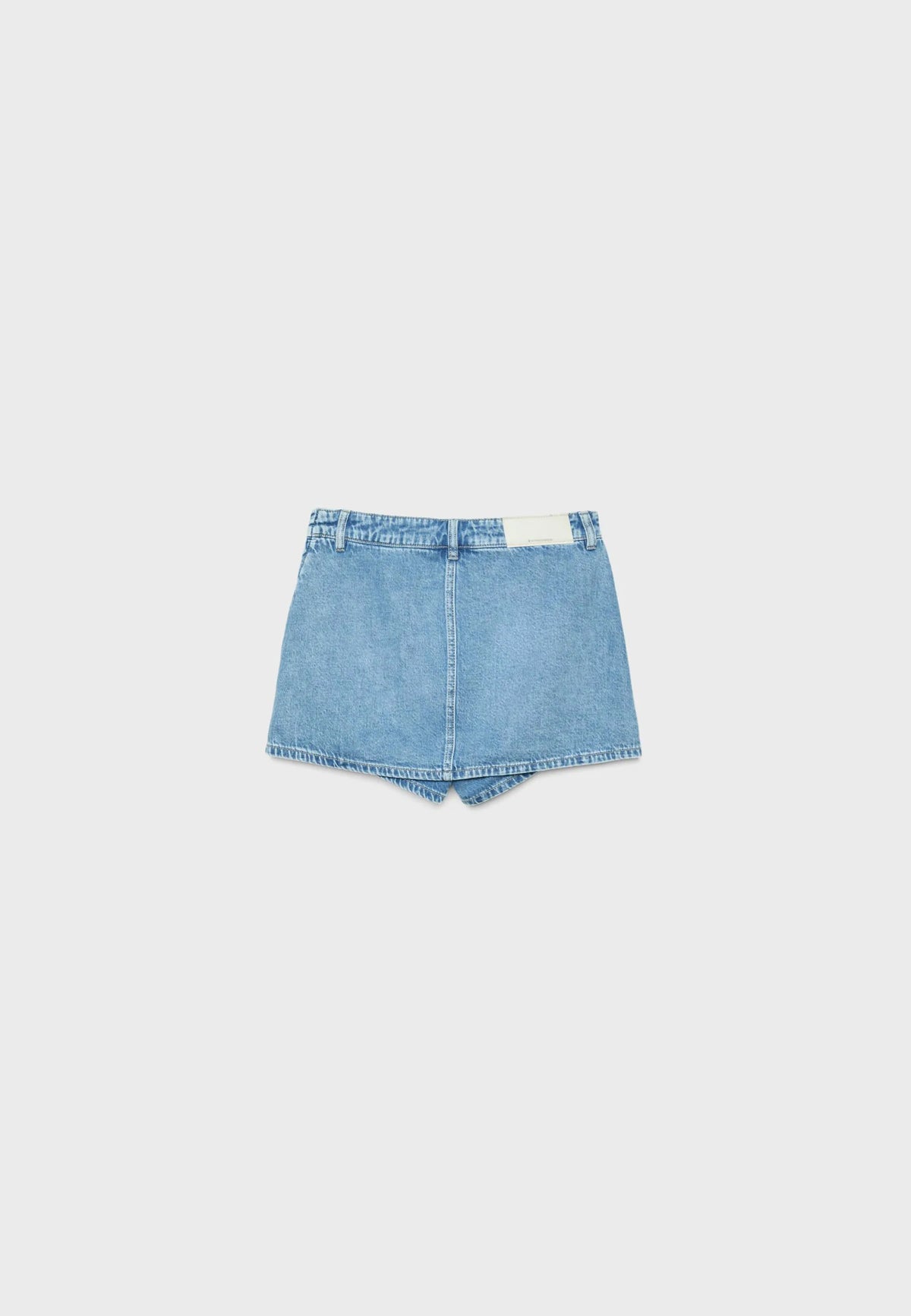 MEDIUM DENIM WASH