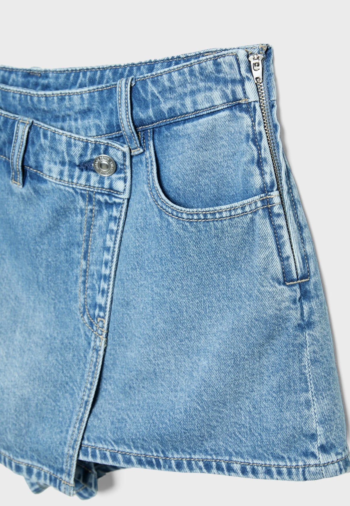 MEDIUM DENIM WASH