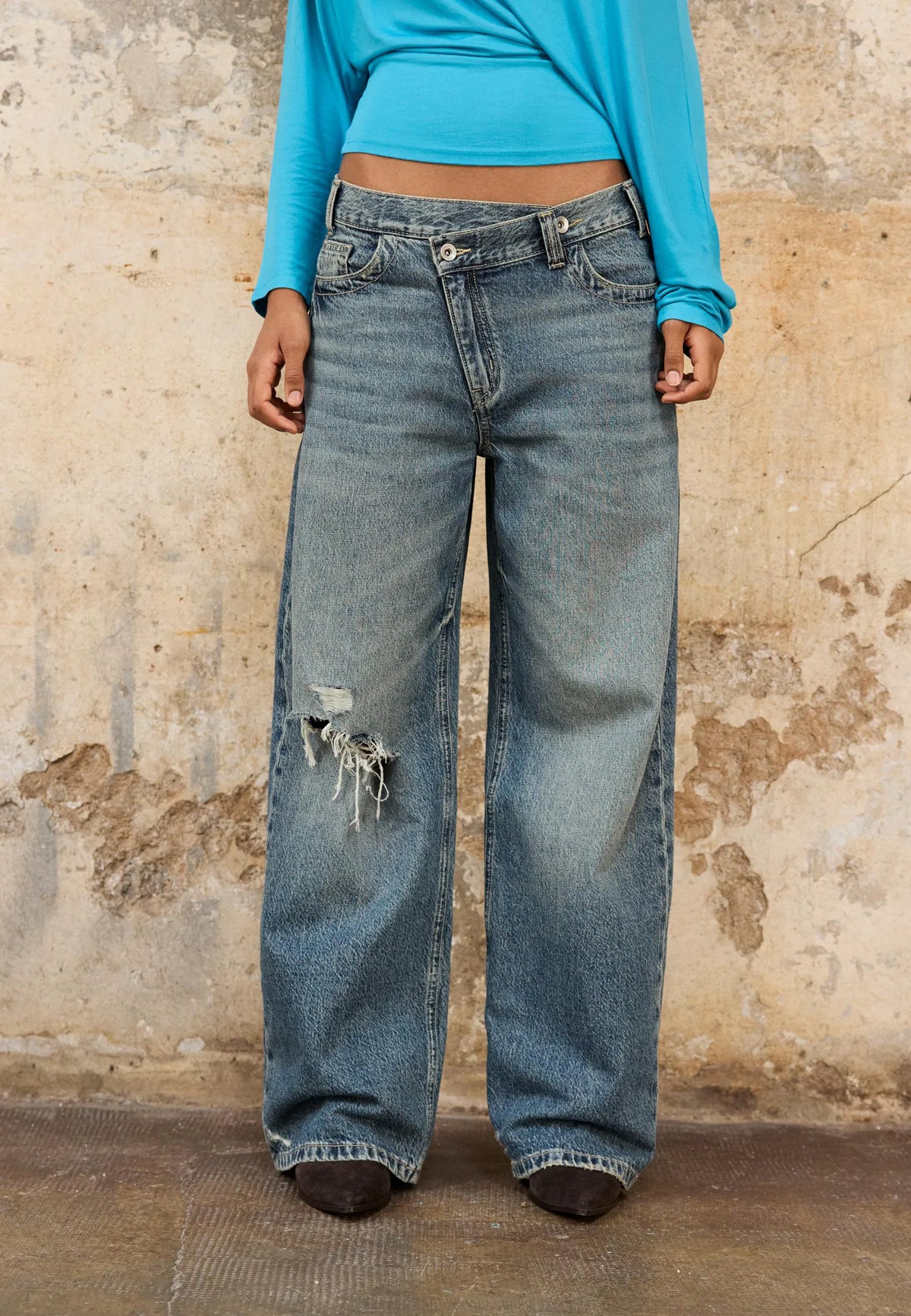 MEDIUM BLUE DENIM