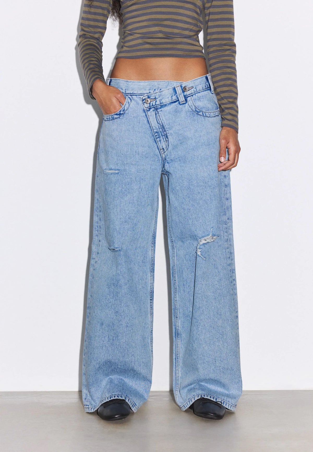 MEDIUM LIGHT BLUE DENIM