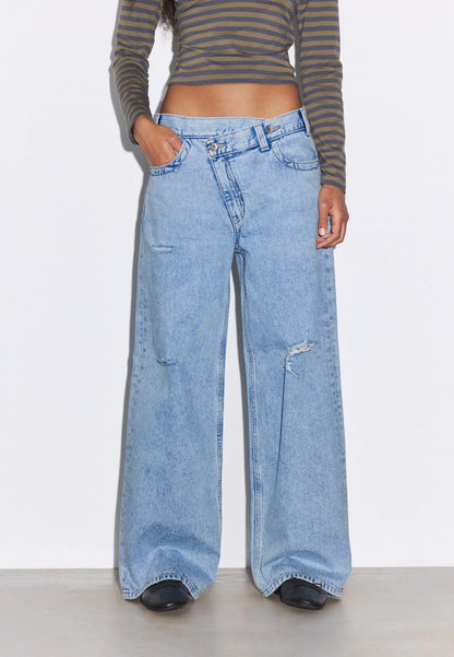 MEDIUM LIGHT BLUE DENIM
