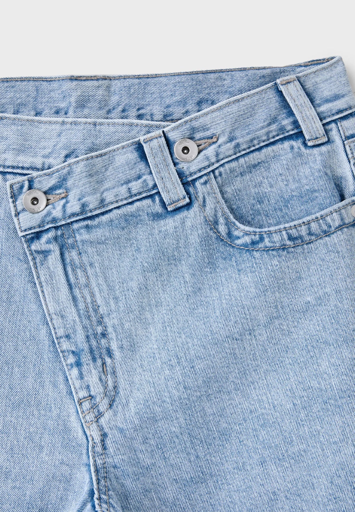 MEDIUM LIGHT BLUE DENIM