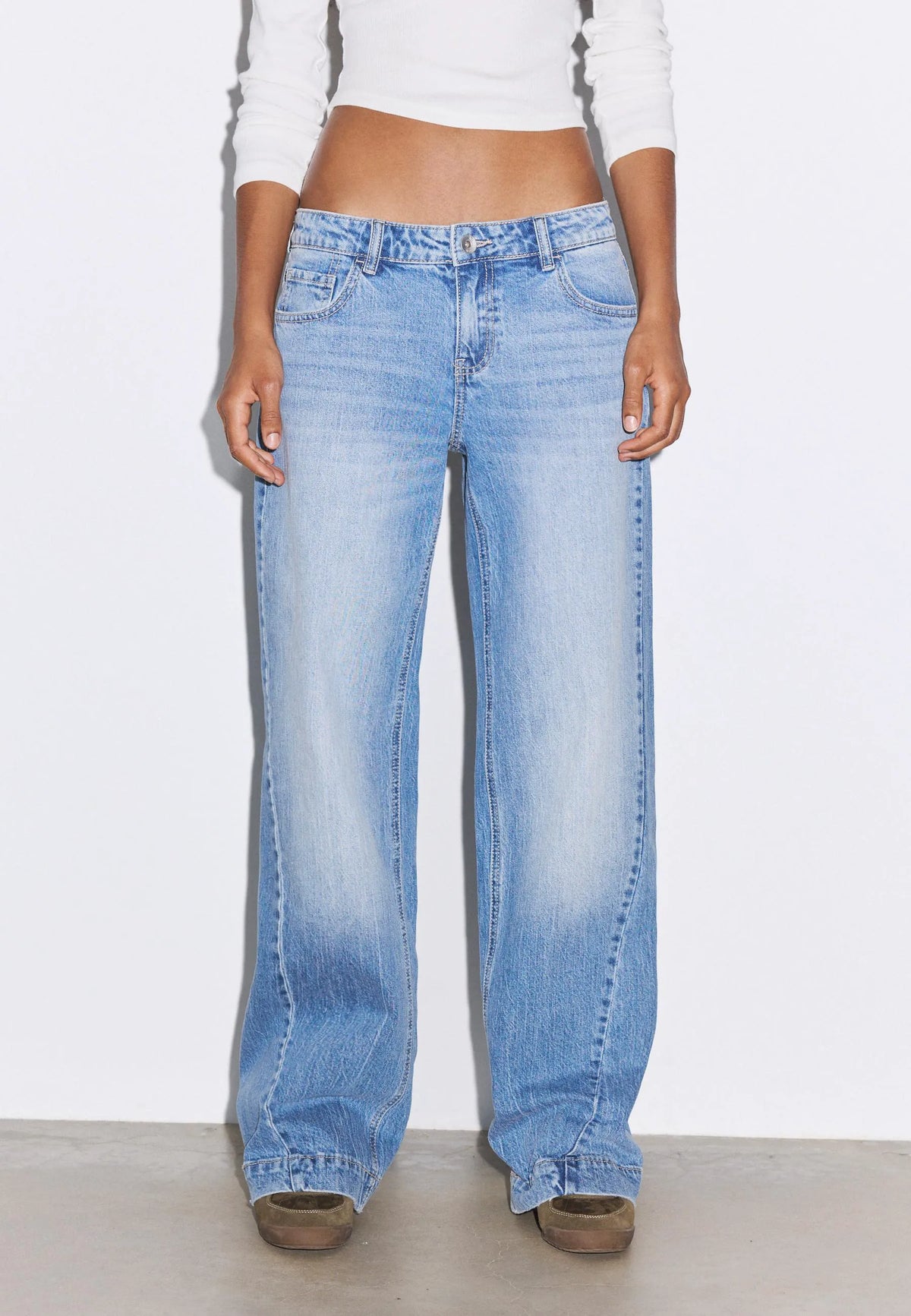 MEDIUM LIGHT BLUE DENIM